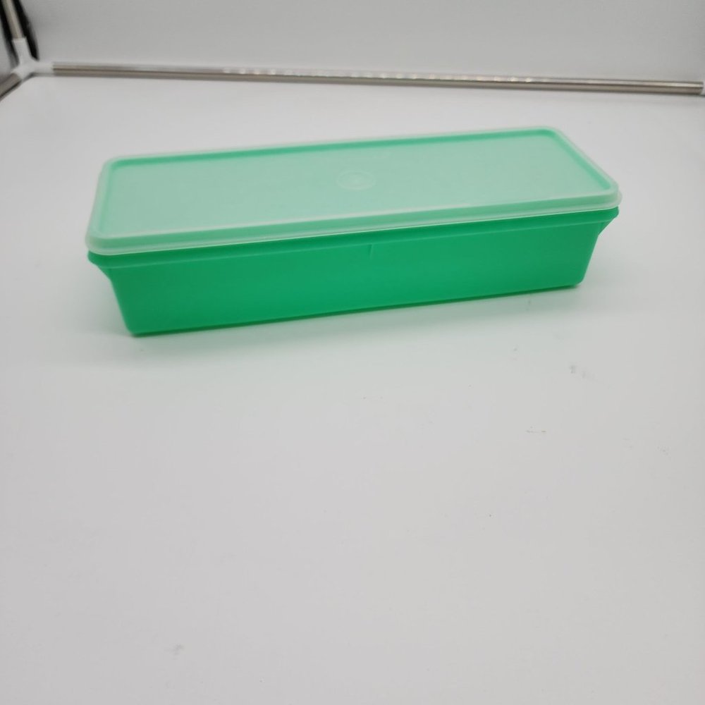 Vintage Tupperware celery Keeper